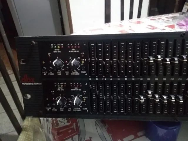 EQUALIZADOR E COMPRESSOR DBX 2231