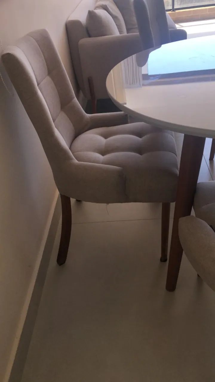 4 Cadeiras Almofadadas de luxo 1000 reais  - Foto 3