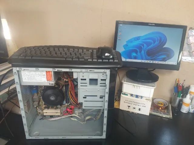 Computador Core i3, 6 gigas SSD de 120 gigas. 