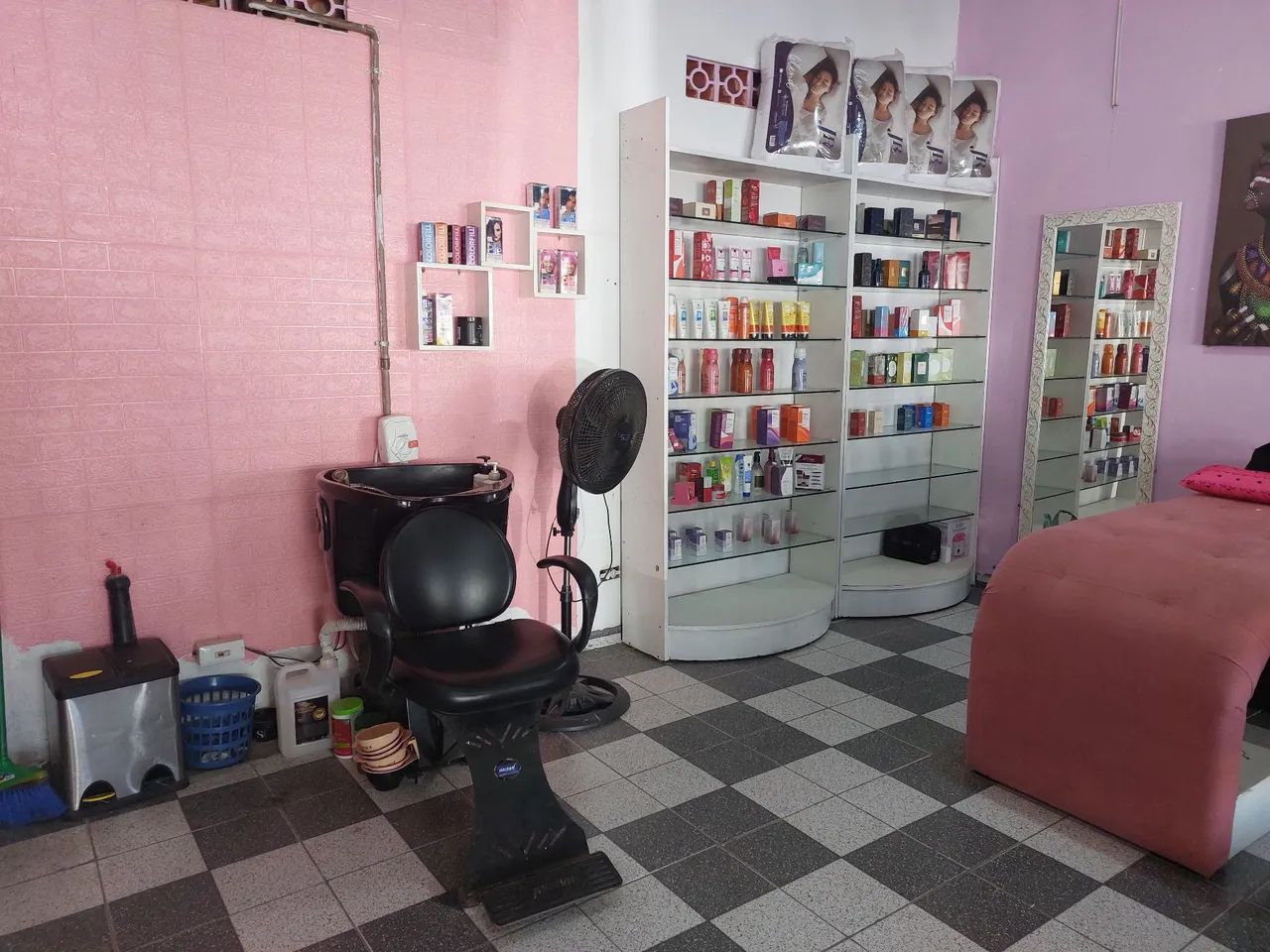 Vendo salão de beleza com perfumaria  completo , com todos produtos  - Foto 4