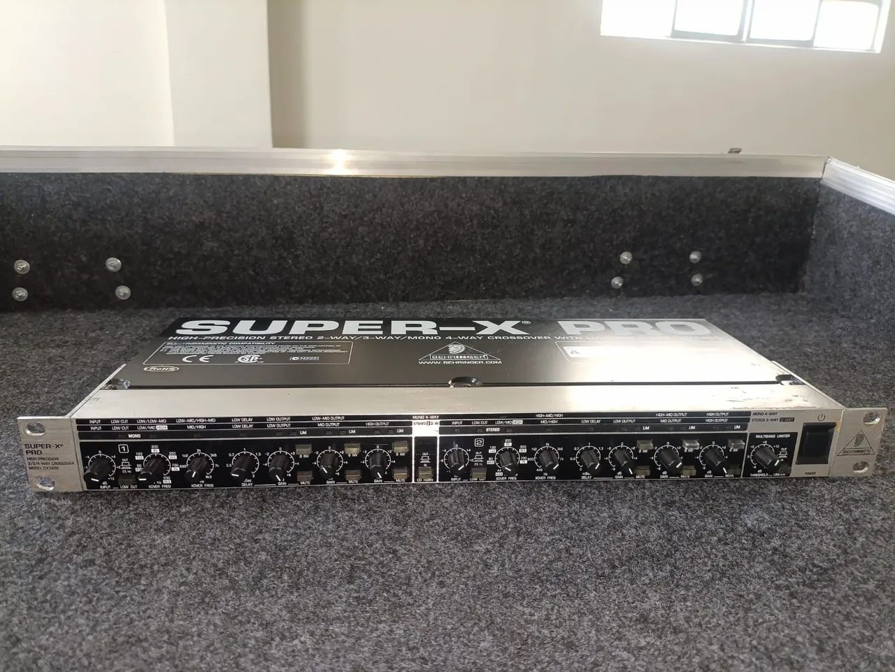 crossover behringer 220w
