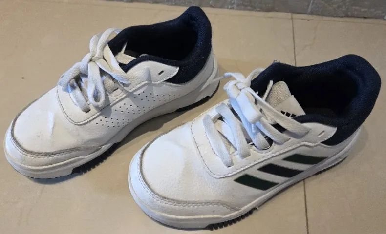 Tênis branco adidas (número 28) - Foto 2