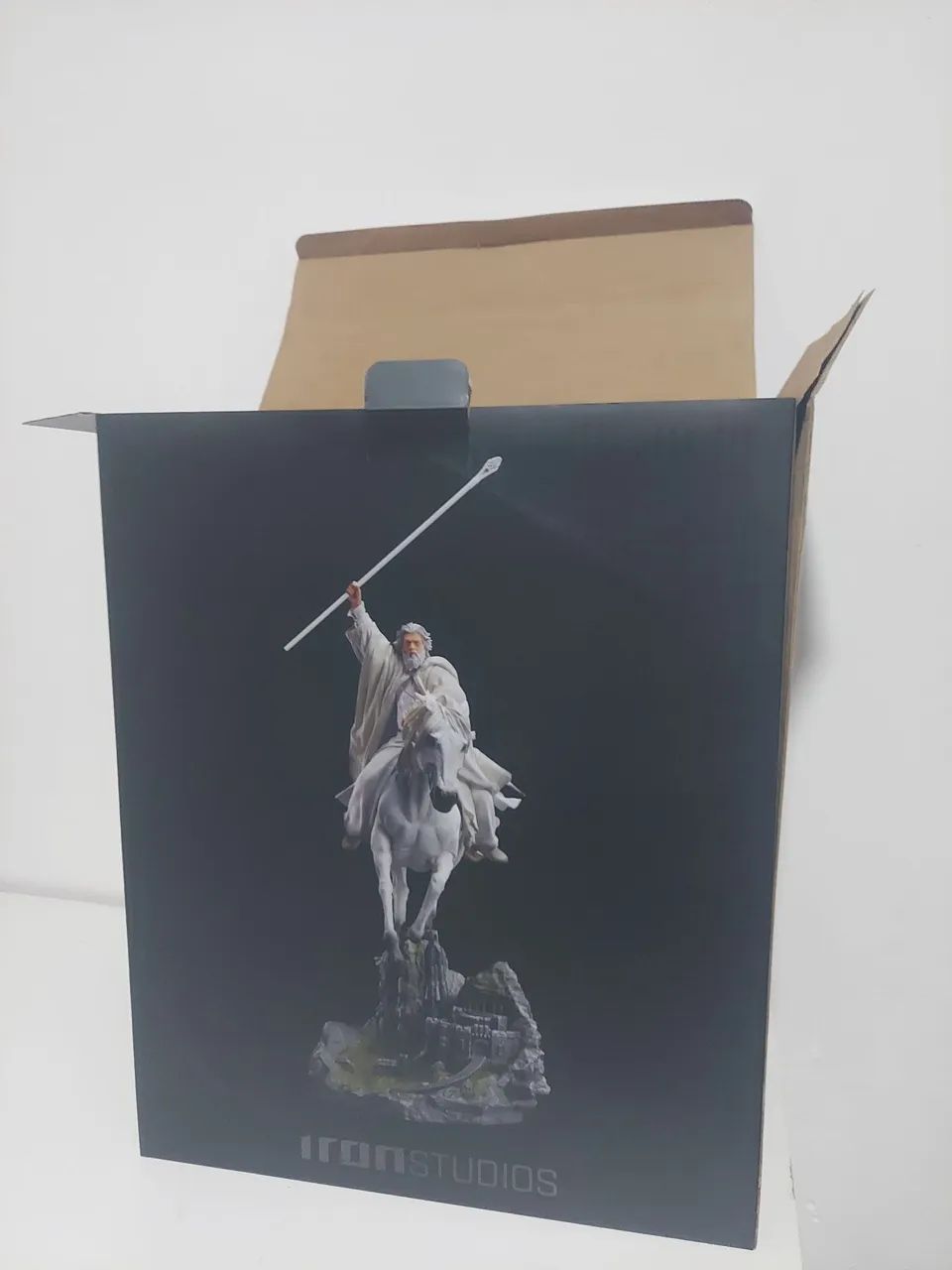 Iron Studios Gandalf o Branco e Shadowfax O Senhor dos Anéis 1/10 CCXP 2024 - Foto 4