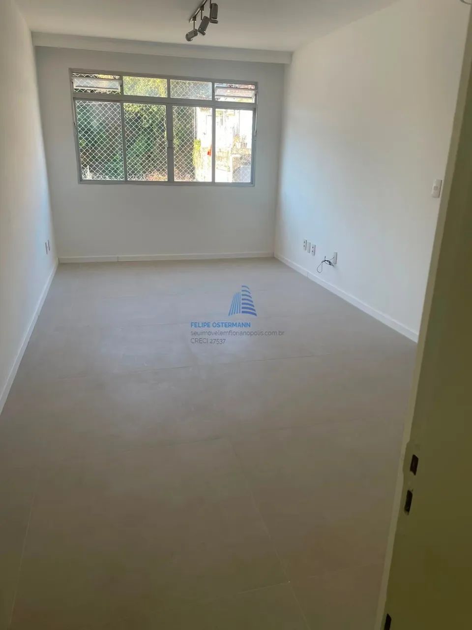 Apartamento 3 dormitórios, reformado no bairro Estreito, Florianópolis/SC - Foto 4