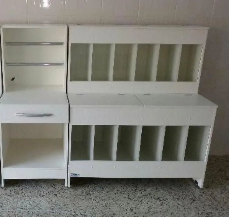 Suporte de ração com 12 nichos + movel auxiliar