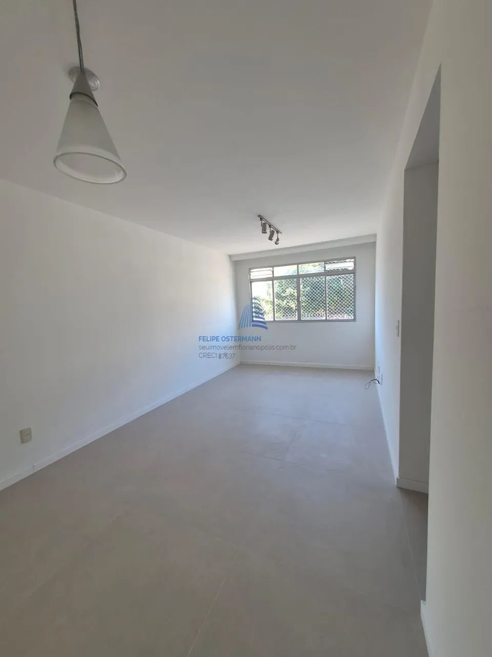Apartamento 3 dormitórios, reformado no bairro Estreito, Florianópolis/SC - Foto 2