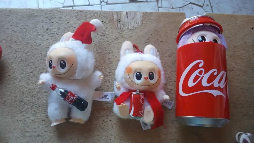 3 bonecos lubabu da coca cola  - Foto 2