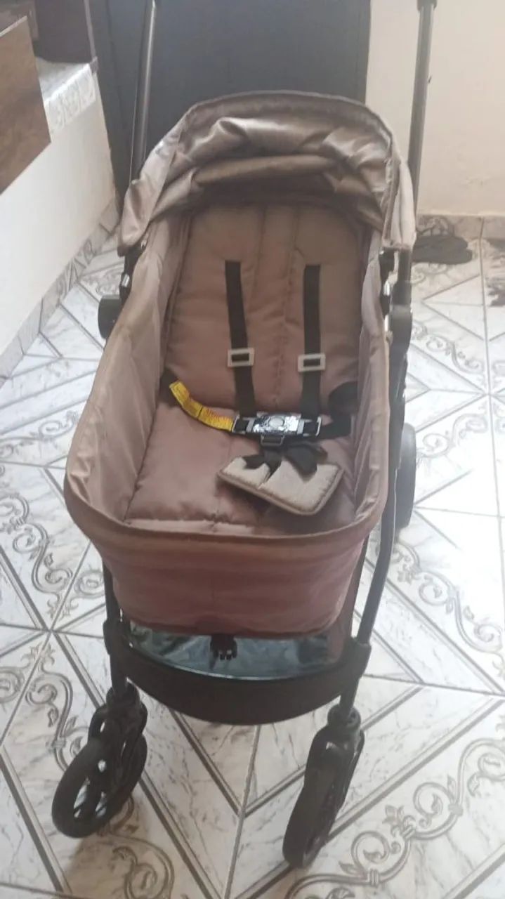 Carrinho de bebê semi novo mas andador, bebê conforto