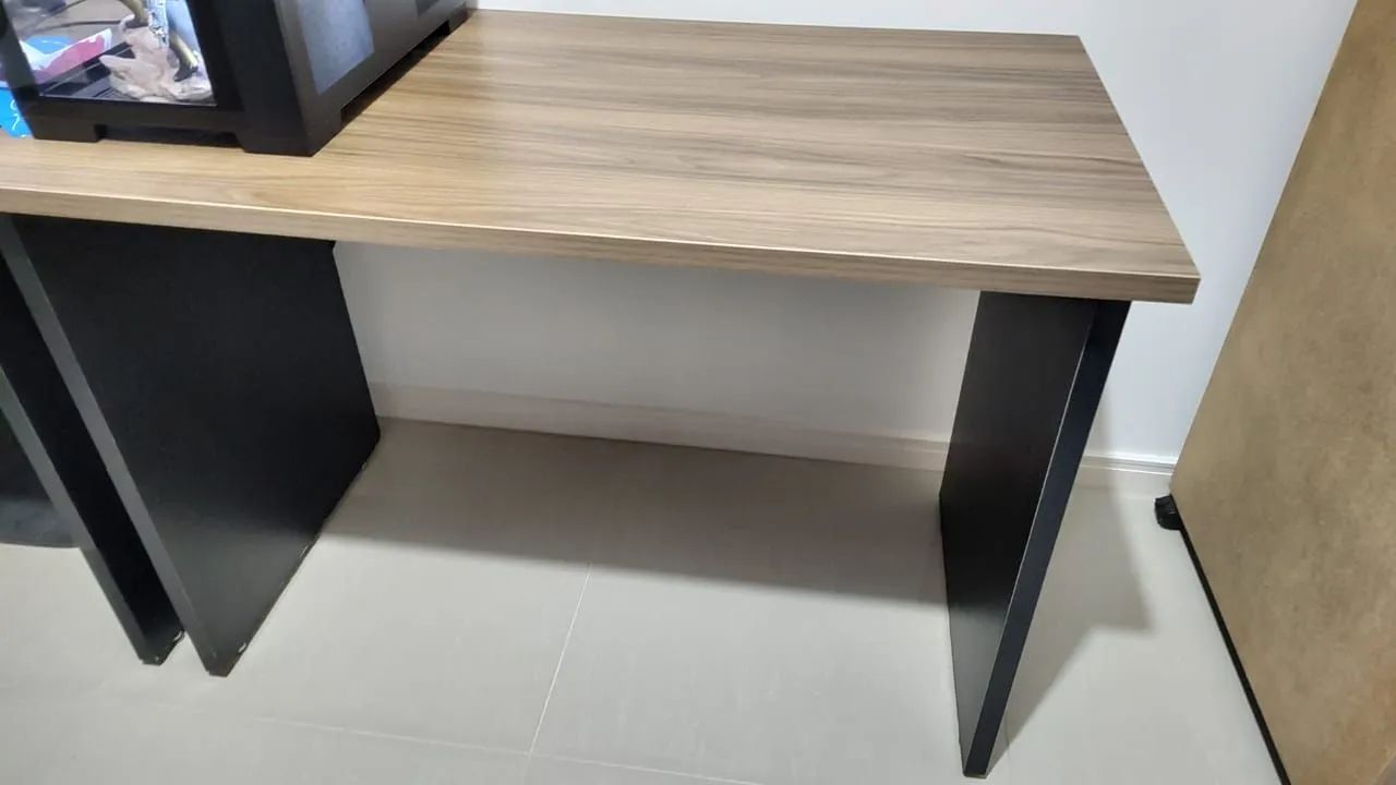 Vendo mesa de escritório com 60X74X1,10