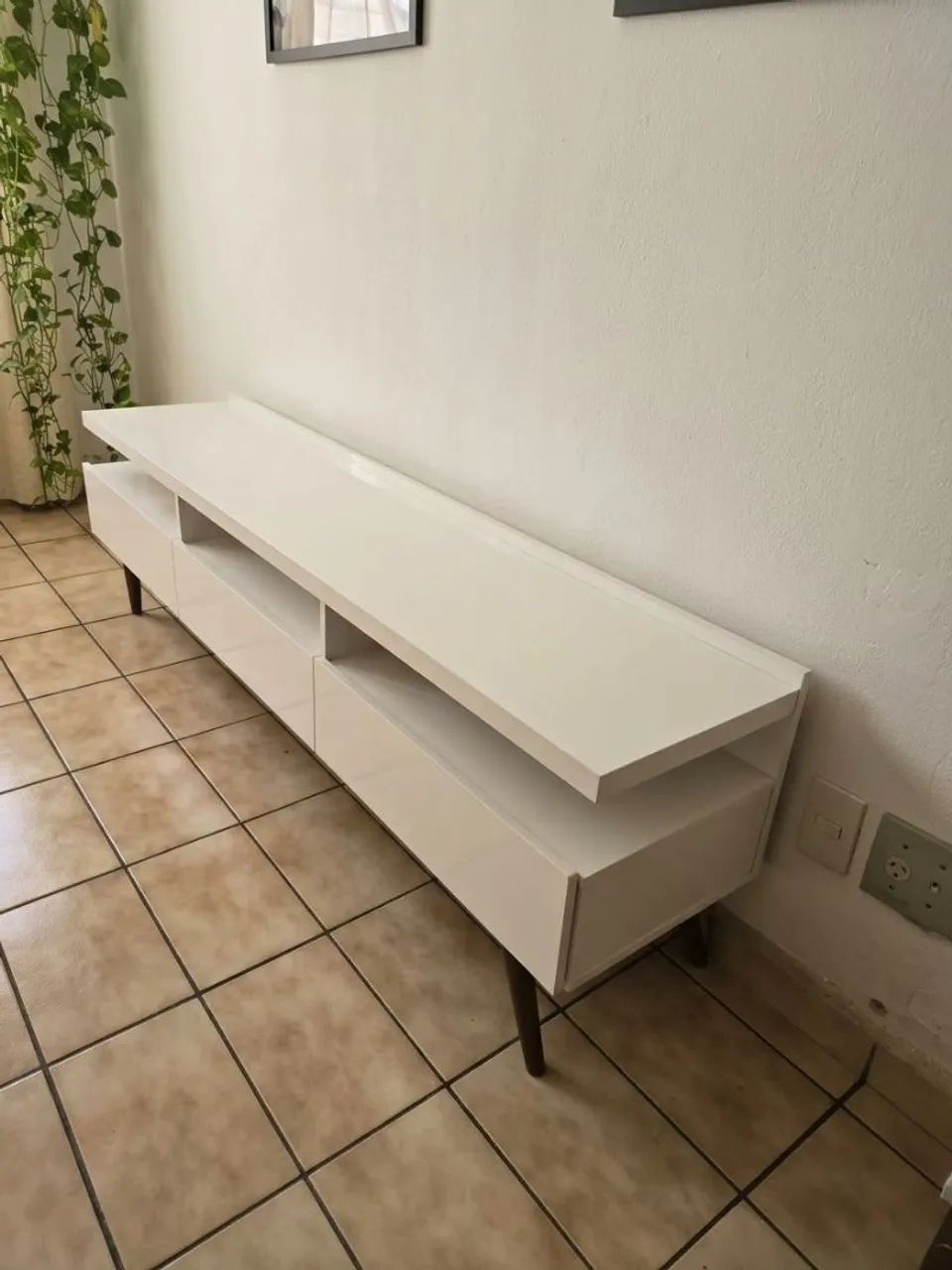 RACK/MOVEL PARA TV BRANCO COM 3 GAVETAS - Foto 2