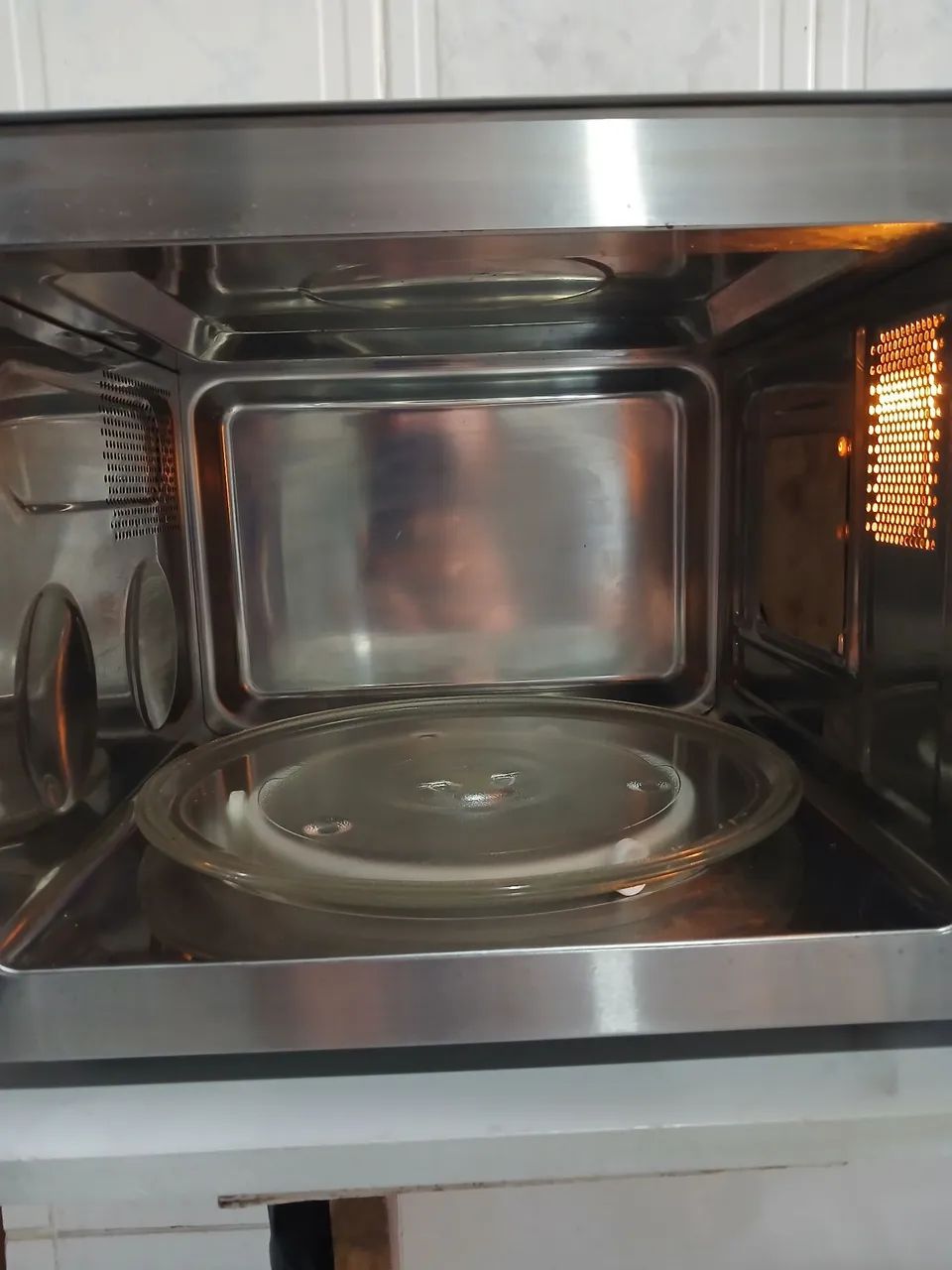 Microondas GE inox espelhado 20L 127V  funcionando perfeitamente  - Foto 3