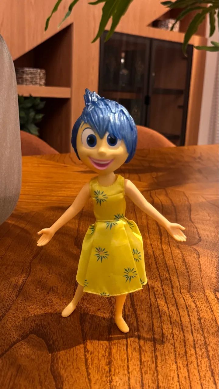 Boneca Alegria do filme Divertida Mente