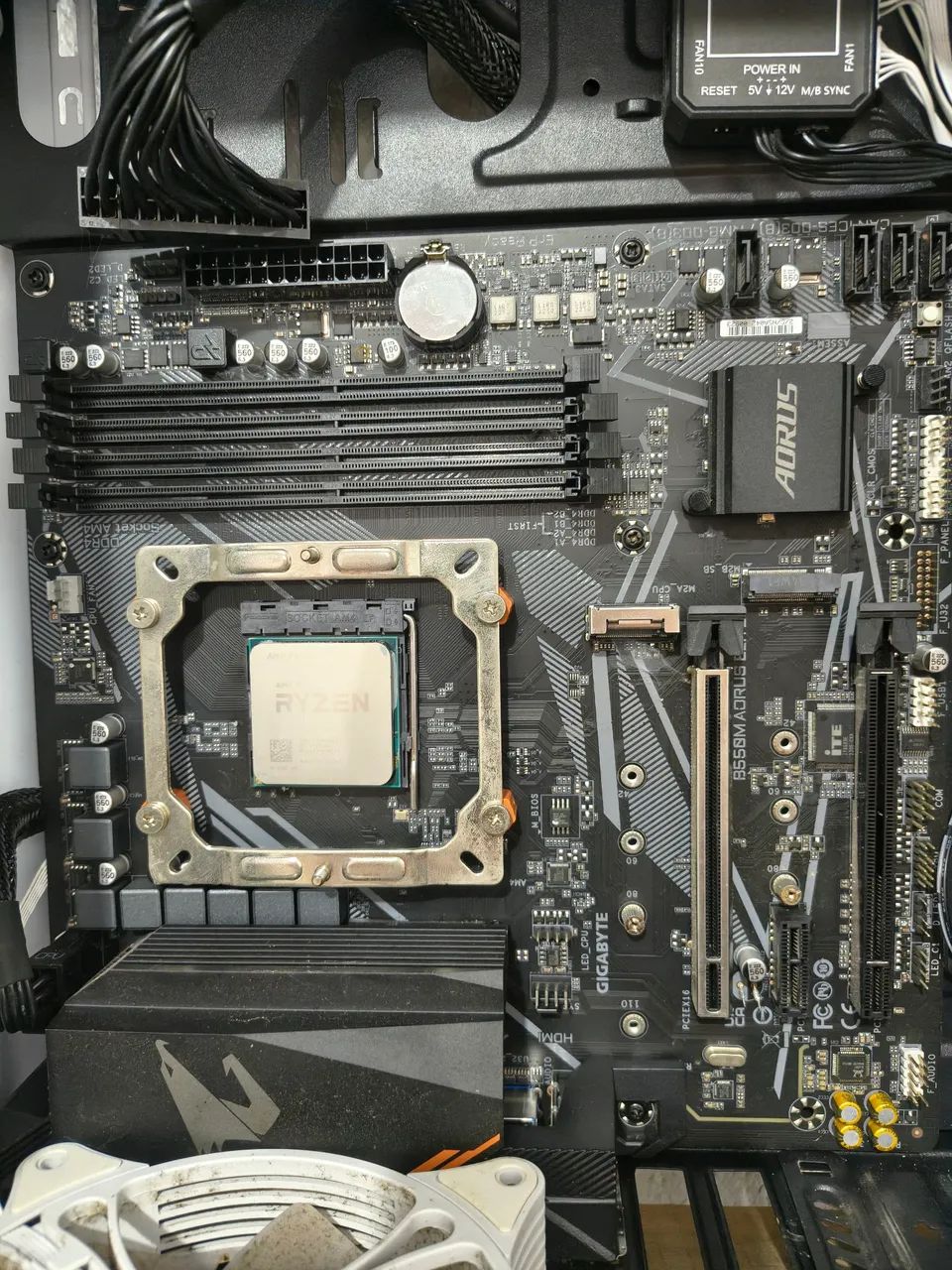 kit placa mae e processador ryzen 5600g-b550m aorus elite