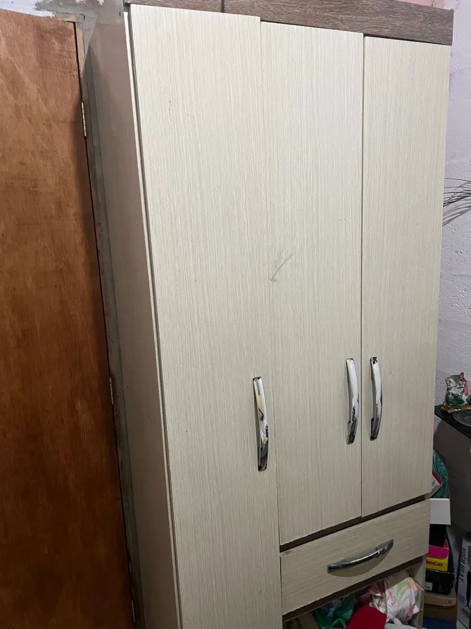 Guarda roupa semi novo 