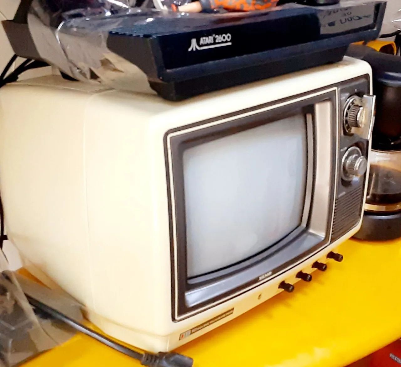 TV Semp Portátil 10 Polegadas Branca - Foto 4