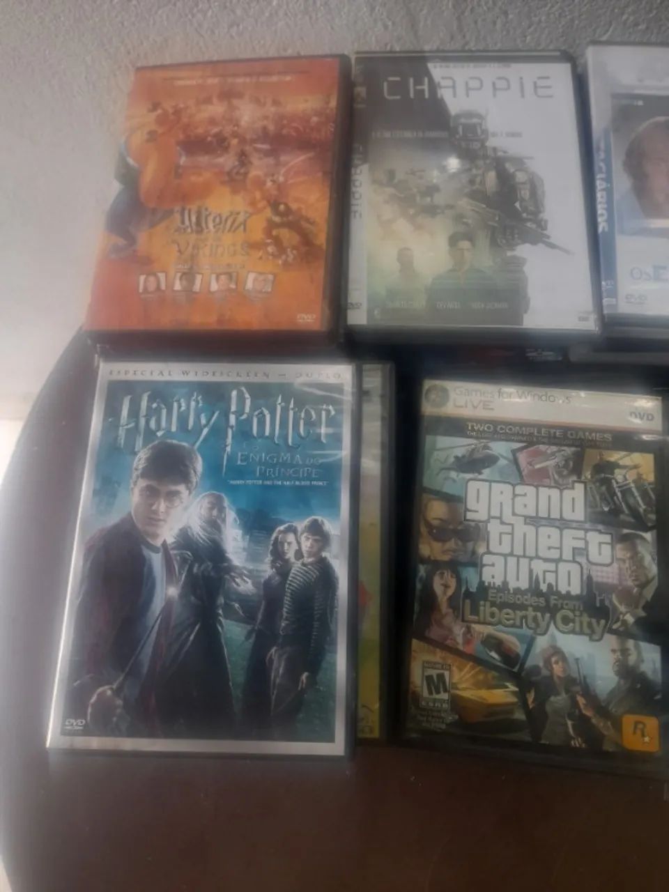 DVD Game Britania + filmes - Foto 2