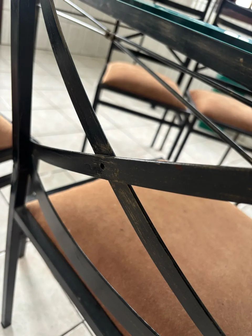 Mesa de vidro com 4 cadeiras usada - Foto 5