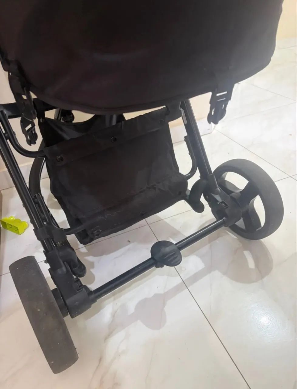 Carrinho de bebê com Moisés e bebê confort  - Foto 3