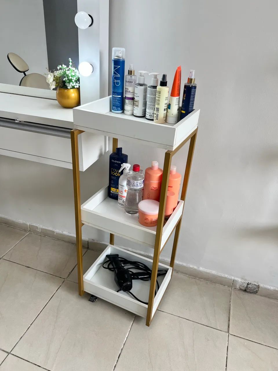 1 Carrinho auxiliar branco com dourado - Foto 2