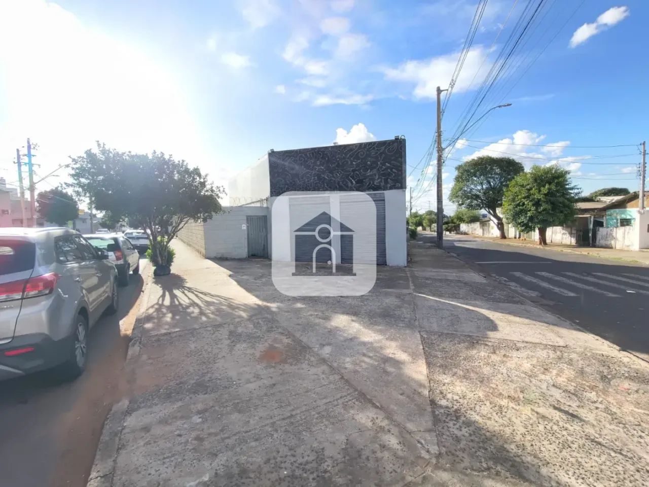 Cômodo comercial para locação no bairro Tubalina