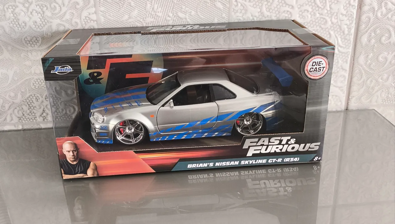 Mini GT Nissan Skyline GT-R (R34) Top Secret Gold Exclusivo do