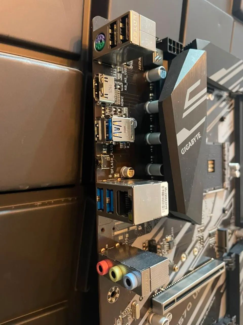 Gigabyte X570 - Foto 4