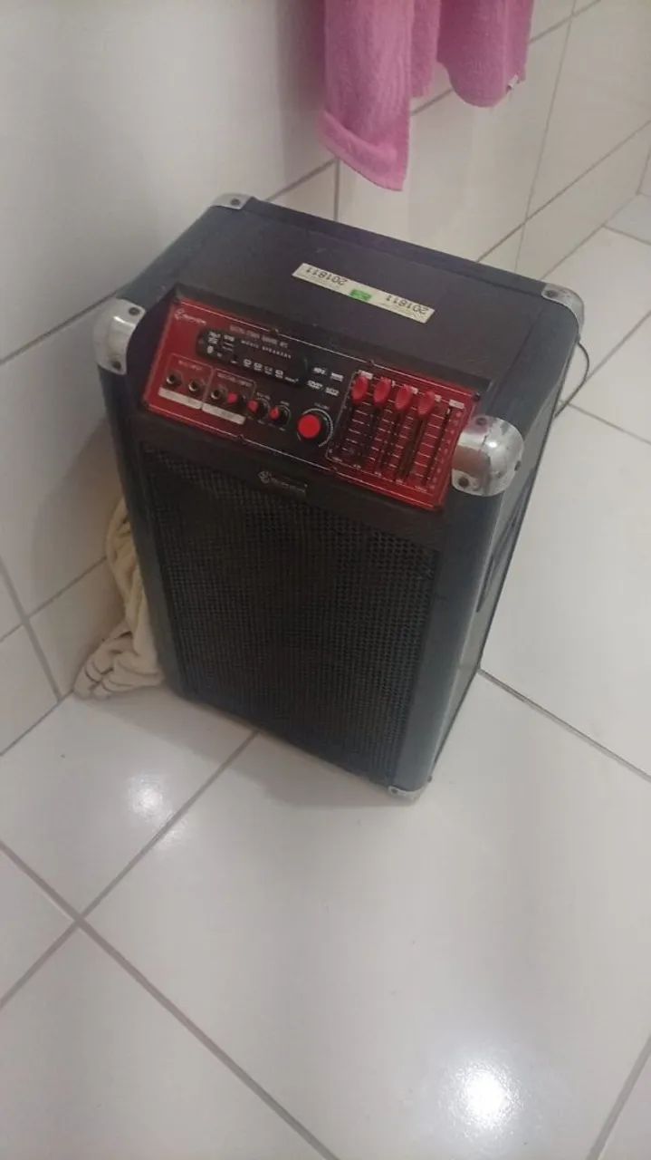 Vendo caixa de som amplificada 
