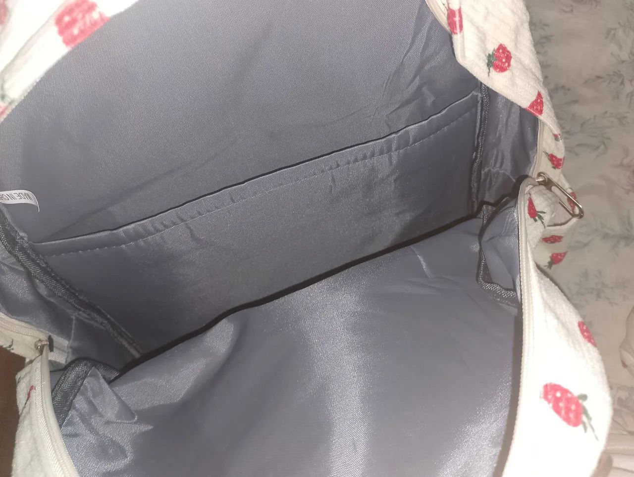 Mochila de morango ? e bolsa pra levar comida ? - Foto 2