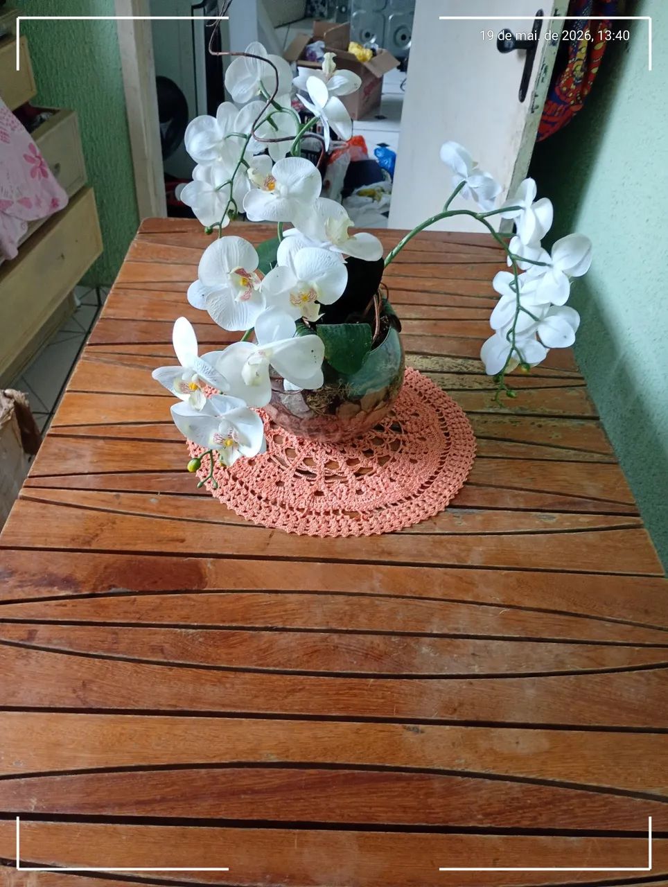 Mesa de madeira sem cadeiras. - Foto 5