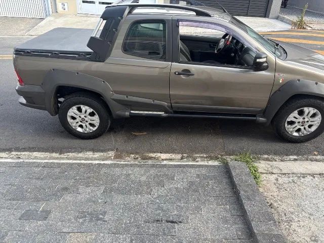 Fiat Strada Adventure1.8/ 1.8 Locker Flex CD 2011 - Foto 2