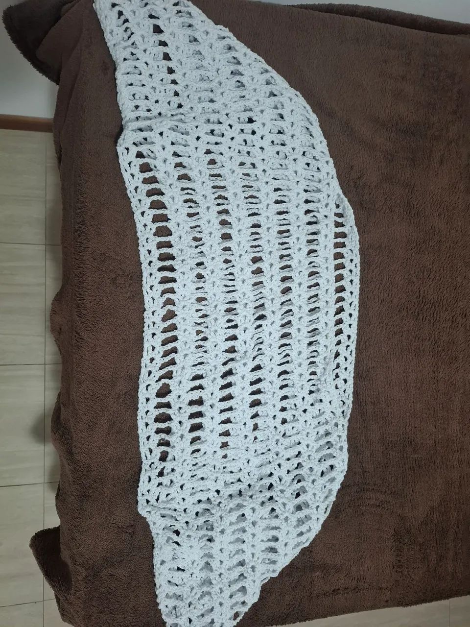 Cropped de crochê em barbante de algodão branco 