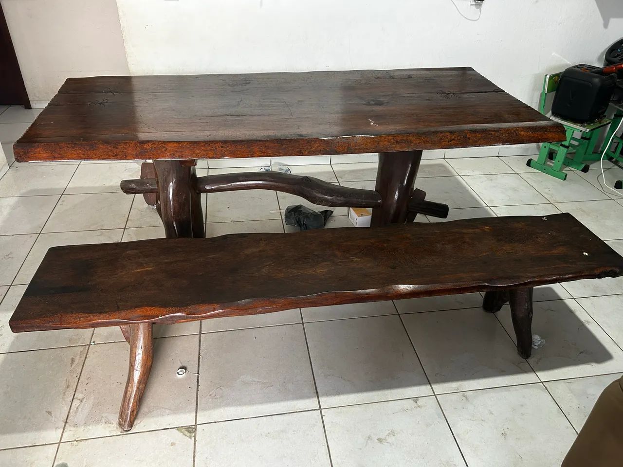 Mesa de madeira rústica 