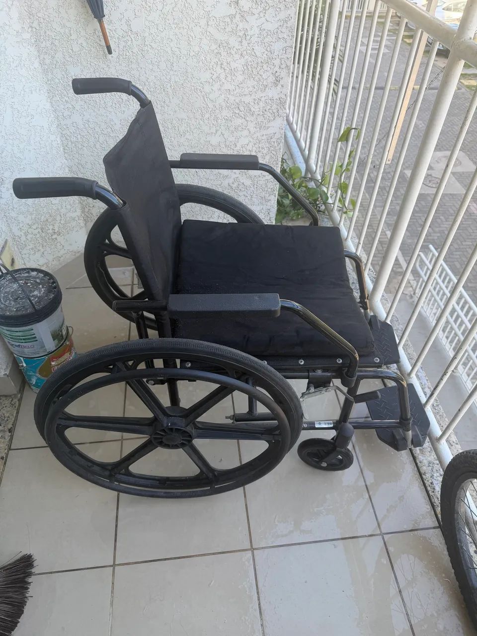 Cadeira de rodas semi nova  - Foto 4