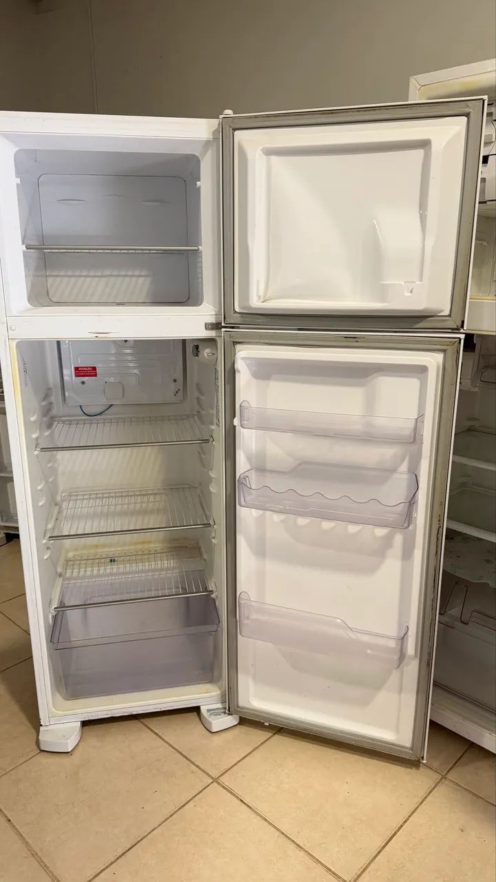 Geladeira Eletrolux Duplex 220 funcionando perfeitamente  - Foto 4