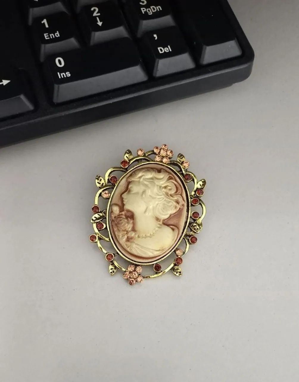 Broche de Camafeu Dourado com Moldura (novo) - Foto 4