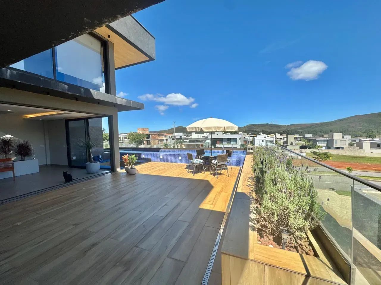 -Casa 6 suítes - 531m2 de área coberta + 103m2 de área descoberta - Foto 4