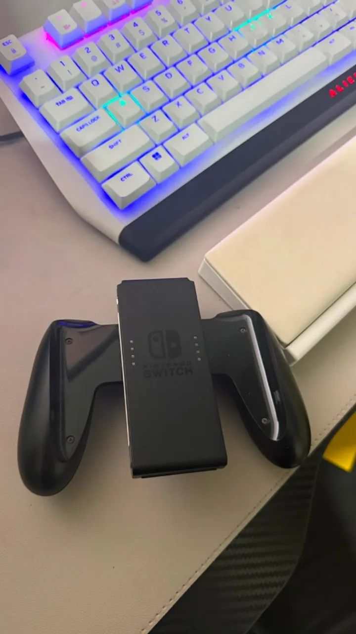 Base Nintendo Switch Zelda Edition e Joy Con Grip - Foto 2