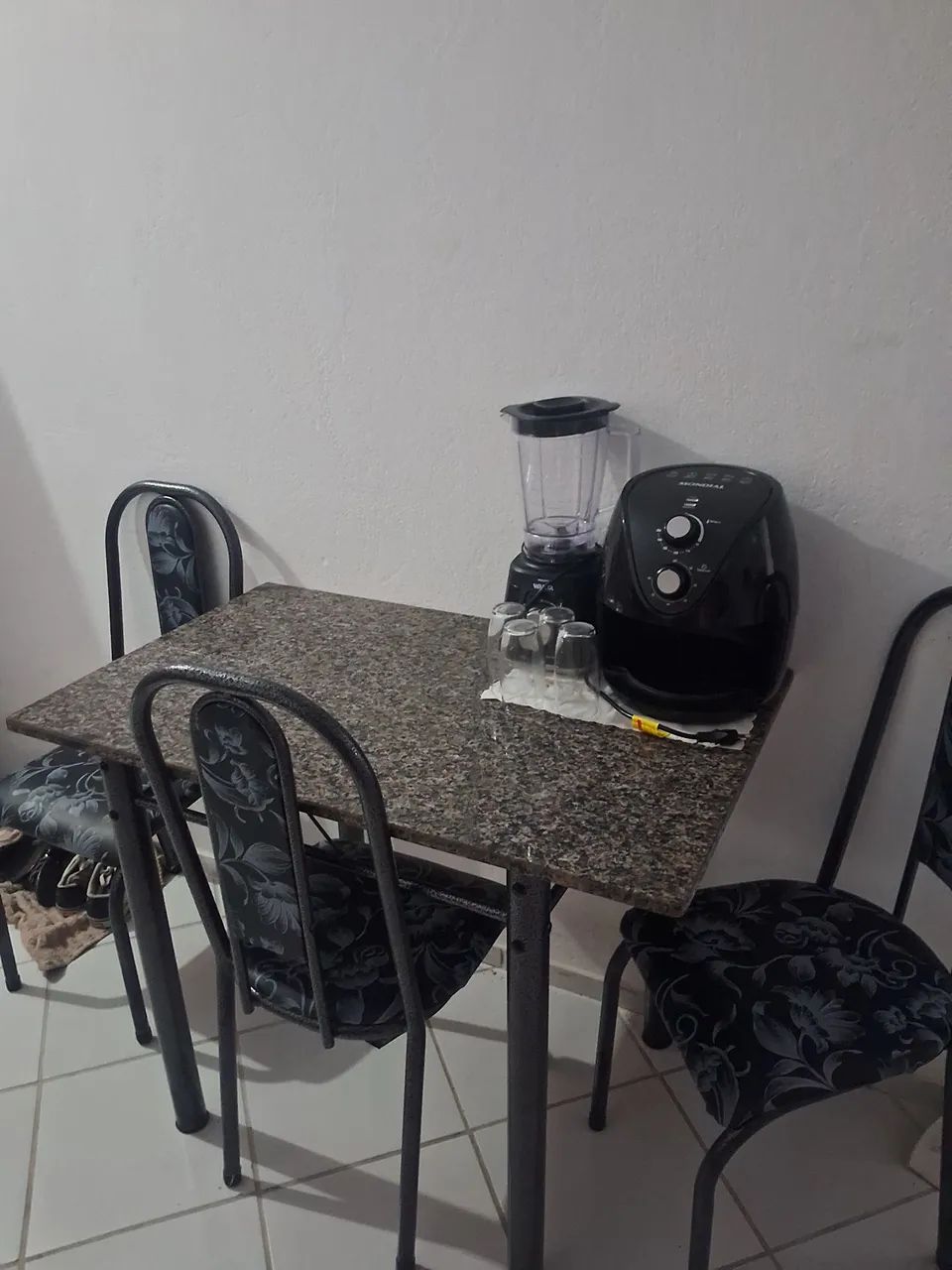 Conjunto de mesa granito com 4 cadeira  - Foto 2