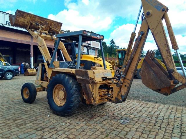 Retroescavadeira CASE 580 SH ano 1997