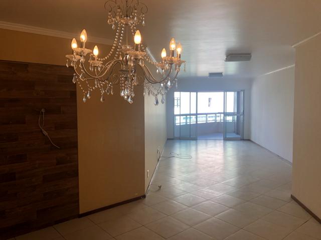 Apartamento com 4 suítes +gabinete + lavabo a 50 metros da praia - Foto 10