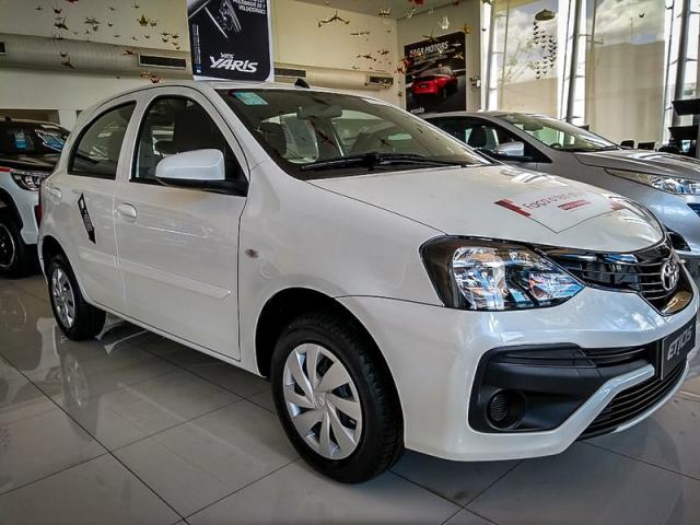 TOYOTA ETIOS HATCH X 13L AT 19/20 - Foto 2