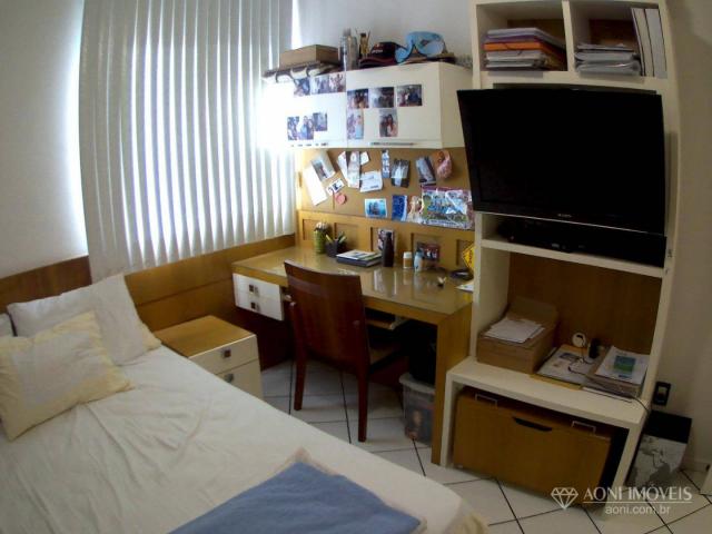 Maravilhoso 3 quartos, amplo e super bem localizado - Foto 13
