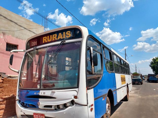 Ônibus caio apache vip 2003