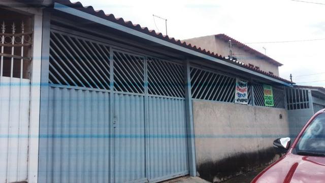 Ótima casa na quadra 202 com 03 quartos escriturado