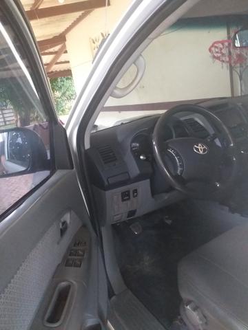Vendo essa hilux pego carro de menor valor no negocio - Foto 3