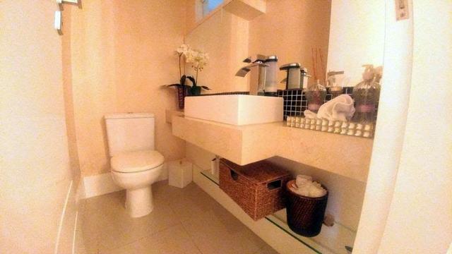 Casa de condominio com 4 suites e segurança 24 horas, bem localizada - Foto 18