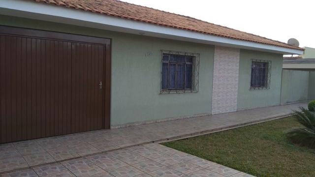 Ótima residência c/ 04 quartos, amplo terreno e salão de festas em Uvaranas !!!