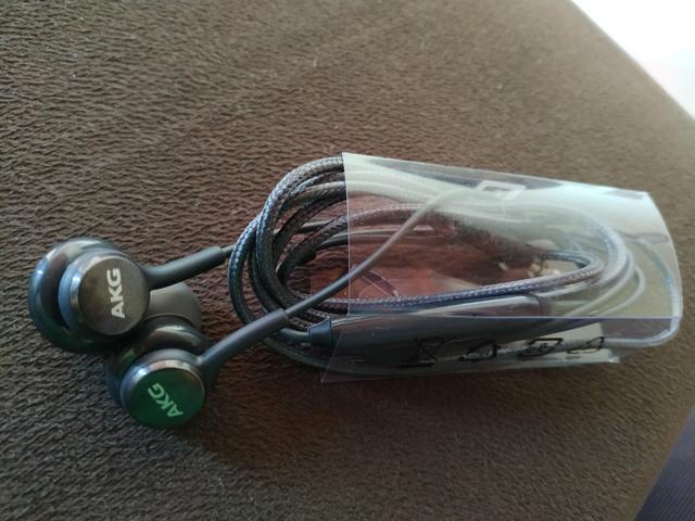 Fone AKG novo
