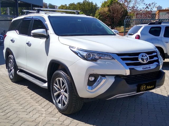 TOYOTA HILUX SW4 SRX 2.8 BRANCO