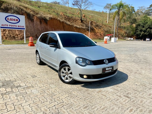 POLO HATCH 1.6 2013 COMPLETO   82 MIL KMS  